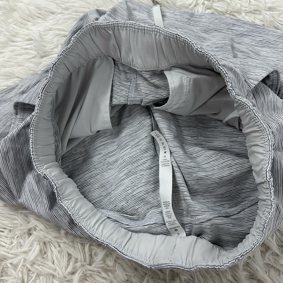 Lululemon On The Fly Short *2.5" Wee Are From Space Nimbus Battleship - Picture 6 of 6